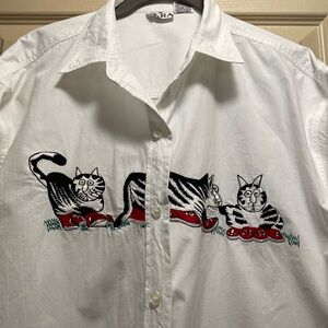 Long sleeve white cotton vintage Kiban cat in red tennis shoes one size